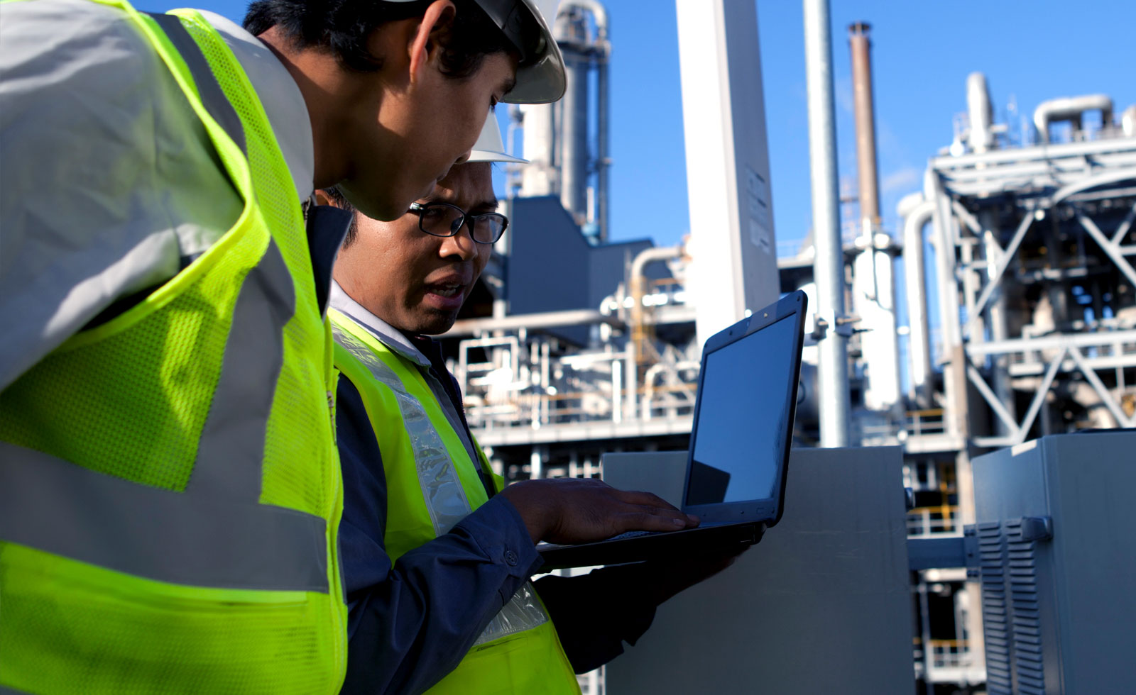 Werken bij POWARE POWARE Industrial Automation engineers onderzoeken een PLC, SCADA of DCS migratie ten behoeve van de URS