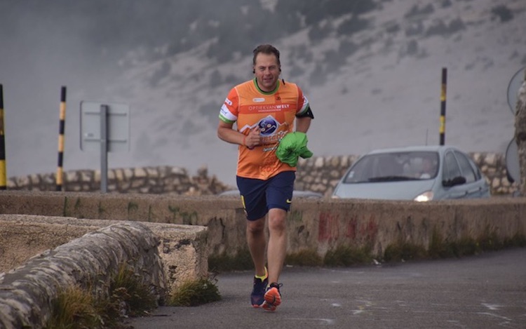 Sales Manager Angel Schneiderberg loopt de Mont Ventoux op voor het goede doel ColSensation t.b.v. KWF in 2016.